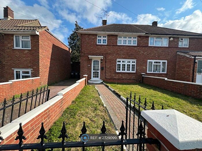 3 Bedroom Semi Detached House To Rent In King Henrys Drive, Croydon, CR0