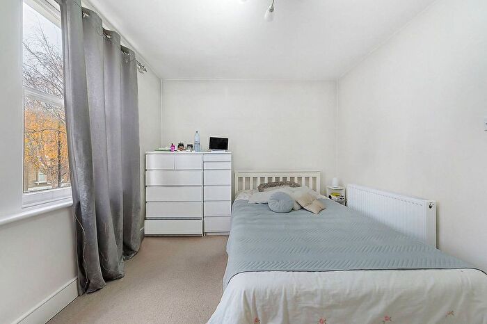 2 Bedroom Flat To Rent In Abbeville Road, Clapham, London, SW4
