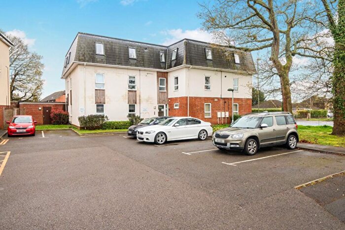 2 Bedroom House For Sale In Hart Plain Avenue, Cowplain, PO8