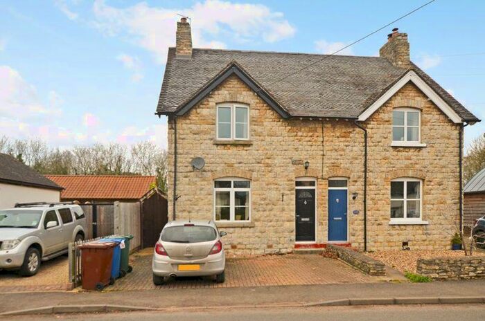 3 Bedroom Semi-Detached House For Sale In Chesterton, Bicester, OX26