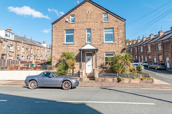 4 Bedroom End Of Terrace House For Sale In Mornington Road, Bingley, West Yorkshire, BD16