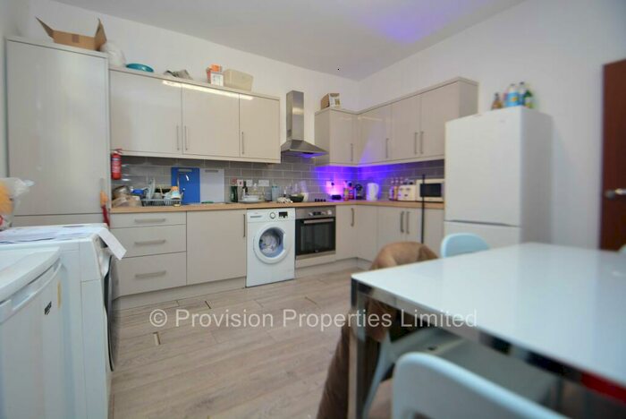 6 Bedroom Terraced House To Rent In Norwood Place, Hyde Park, Leeds, LS6