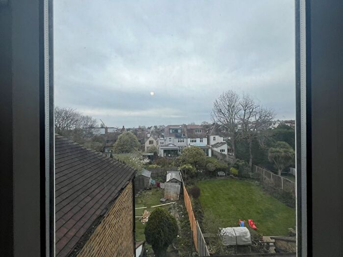 1 Bedroom Studio To Rent In Woodbourne Avenue, Streatham, London, SW16