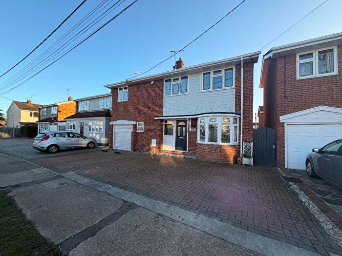 3 Bedroom Detached House To Rent In Paarl Road, Canvey Island, SS8