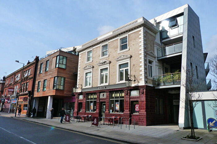 3 Bedroom Apartment To Rent In High Road, Willesden Green, NW10