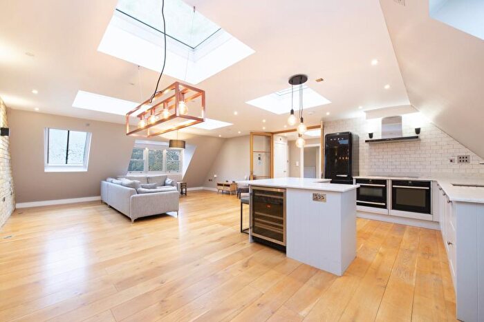 2 Bedroom Flat To Rent In Grove Lodge, N6