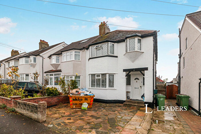 3 Bedroom Semi Detached House To Rent In Selwood Road, SM3