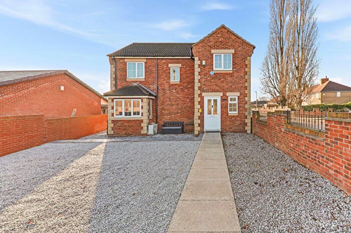 3 Bedroom Detached House For Sale In Wakefield Road, Fitzwilliam, WF9