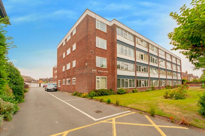 2 Bedroom Flat To Rent In The Poplars, West Bridgford, Nottingham NG2