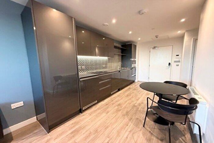 1 Bedroom Flat To Rent In Holdenhurst Road, Bournemouth, BH8