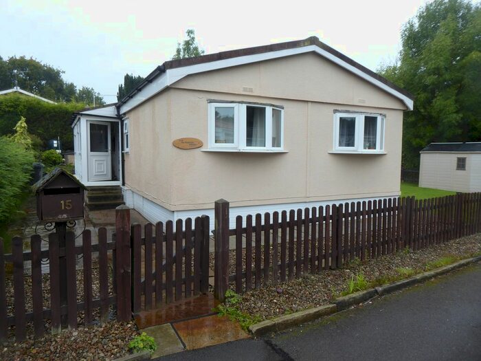 2 Bedroom Mobile/park Home For Sale In Lindow Court Park, Knutsford, Cheshire, WA16