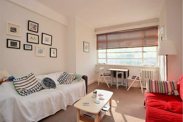 1 Bedroom Flat To Rent In Du Cane Court, Balham, SW17