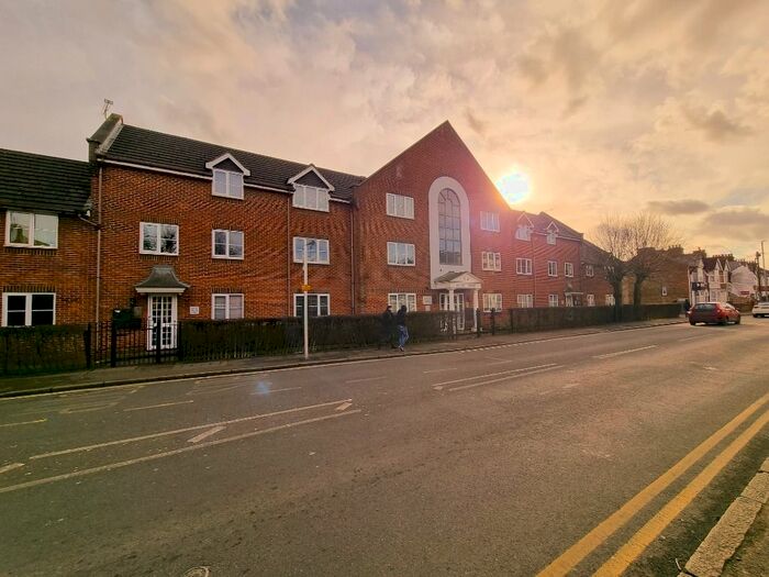 1 Bedroom Flat To Rent In Kennett Court, Whippendell Road, Watford WD18