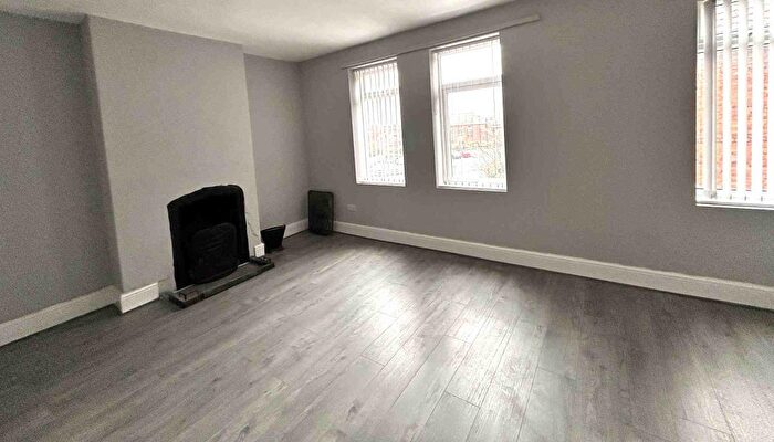 2 Bedroom Flat To Rent In West Hill Drive, Mansfield, NG18