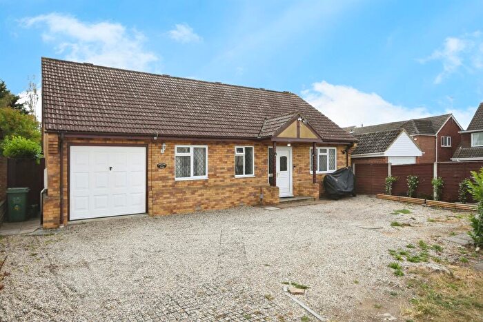 2 Bedroom Detached Bungalow For Sale In Scrub Rise, Billericay, CM12