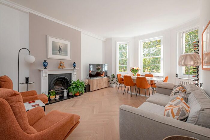 2 Bedroom Flat For Sale In St. Georges Square, Pimlico, London, SW1V