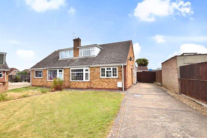 4 Bedroom Semi-Detached Bungalow For Sale In Janton Court, New Waltham, Grimsby, DN36