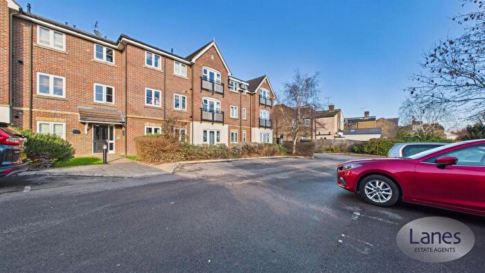 2 Bedroom Penthouse For Sale In Pemberton Court, Southbury Road, Enfield, EN1