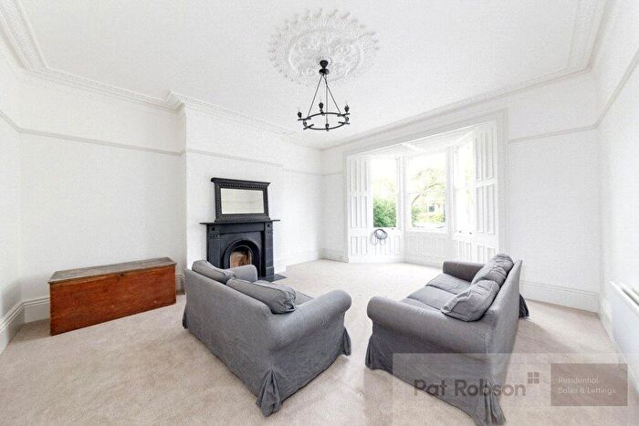 2 Bedroom Apartment For Sale In Holly Avenue, Jesmond, Newcastle Upon Tyne, Tyne And Wear, NE2