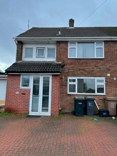 4 Bedroom Semi-Detached House To Rent In Wingate Road, Luton, LU4