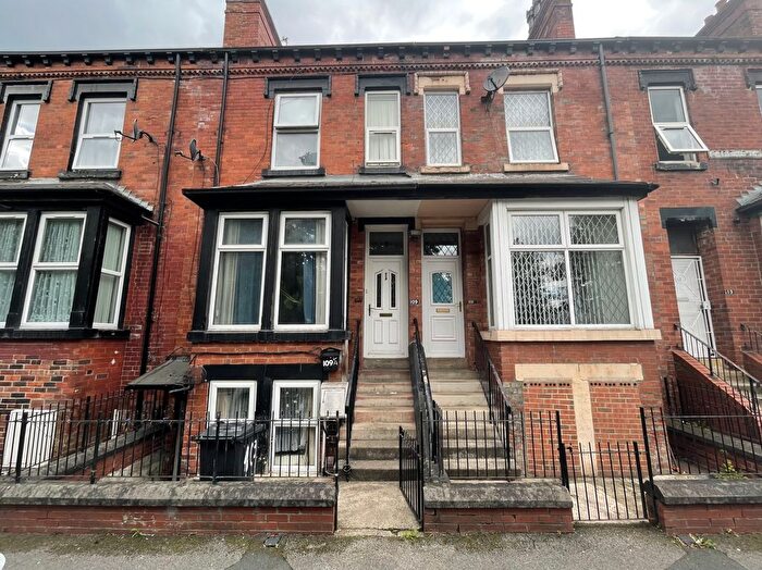 2 Bedroom Flat To Rent In Gathorne Terrace, Leeds, West Yorkshire, LS8