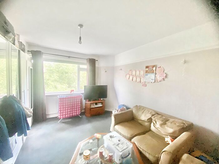 2 Bedroom Property To Rent In Eversleigh Road, London, N3