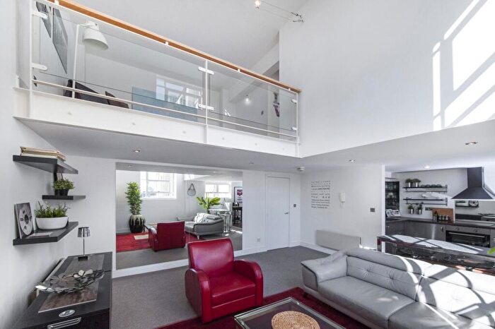 2 Bedroom Flat To Rent In The Beaux Arts Building, - Manor Gardens, N7