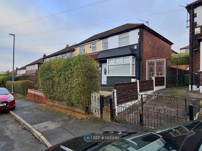 3 Bedroom Semi-Detached House To Rent In Caldecott Road, Manchester M9