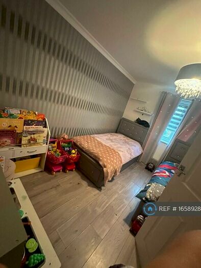 2 Bedroom Flat To Rent In Cunningham Avenue, Enfield, EN3