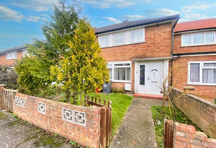 2 Bedroom Terraced House To Rent In Parry Green South, Slough, Berkshire, SL3