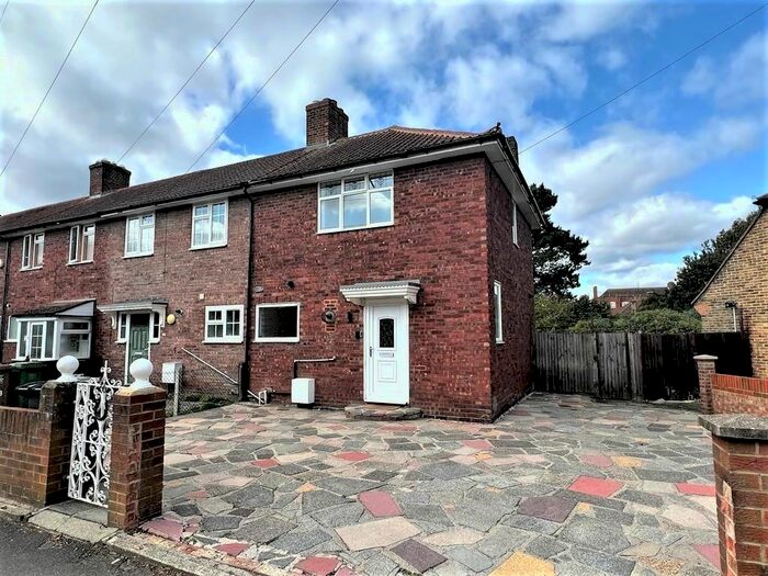 3 Bedroom Terraced House To Rent In Fieldside Road, Bromley, BR1