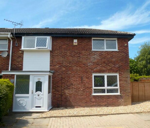3 Bedroom Semi-Detached House To Rent In Collingwood Crescent, Grimsby, DN34