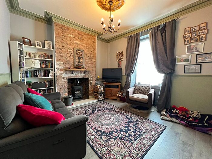 2 Bedroom Terraced House For Sale In Stockport Road, Hyde, SK14