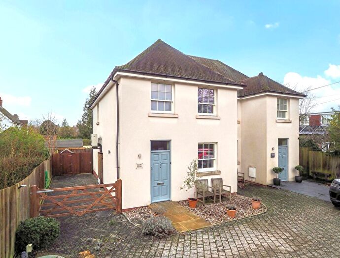 3 Bedroom Semi Detached House For Sale In Manor Road, Twyford, Winchester, SO21