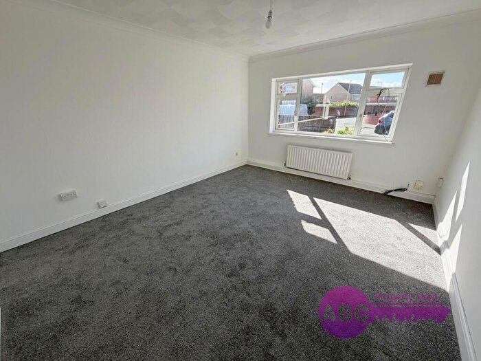 1 Bedroom Flat To Rent In Edinburgh Court, Ellesmere Port, Cheshire, CH65