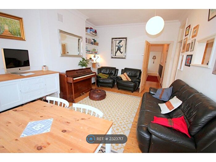 2 Bedroom Flat To Rent In Salford Road, London, SW2