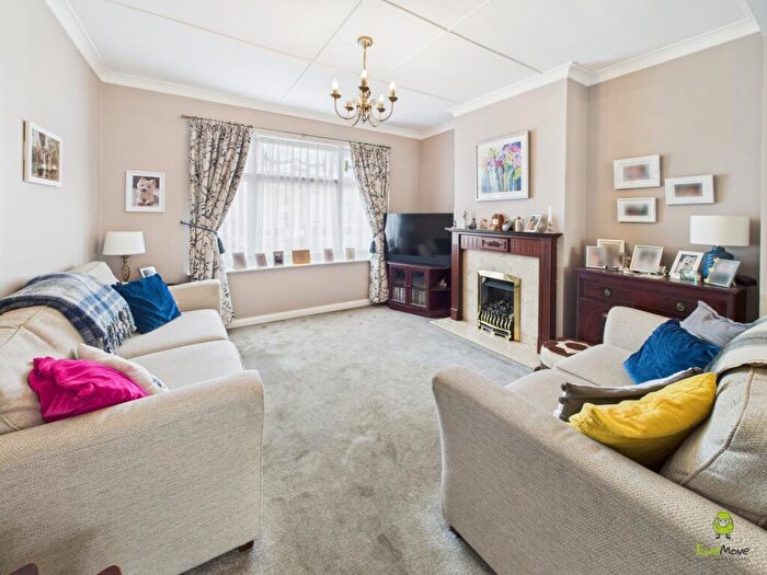 4 Bedroom Semi Detached House For Sale In Pembury Road, Bexleyheath, DA7