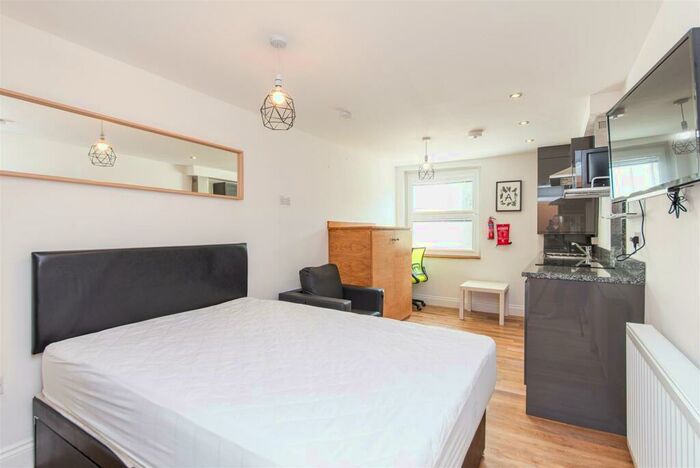 Studio To Rent In Osborne Terrace, Jesmond, Newcastle Upon Tyne, NE2