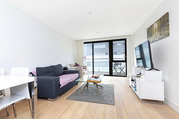 2 Bedroom Apartment To Rent In Kensington Apartments, Commercial Street, London, E1