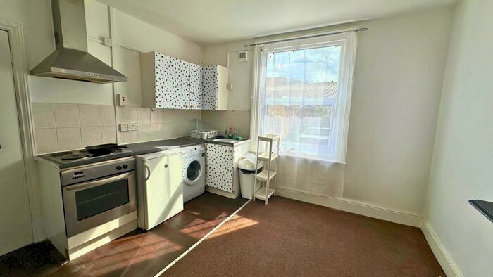 1 Bedroom Flat To Rent In West Street, St. Philips, Bristol, BS2
