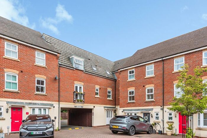 2 Bedroom Maisonette For Sale In Vistula Crescent, Swindon, SN25