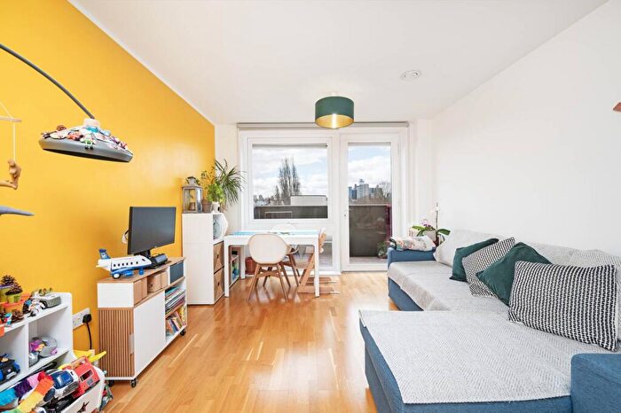 1 Bedroom Flat For Sale In White Horse Lane, , Stepney, London, E1