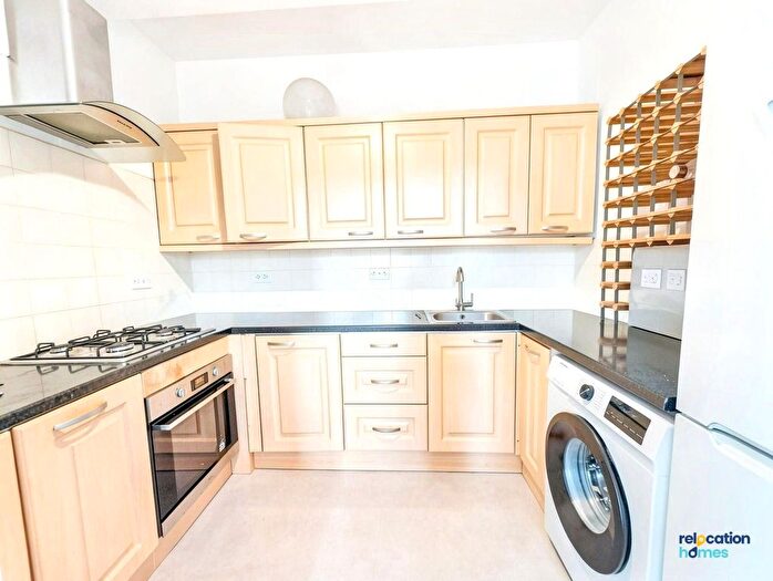 2 Bedroom Flat To Rent In Mare Street, London, E8