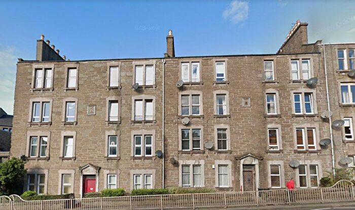 2 Bedroom Flat To Rent In Forfar Road, Stobswell, Dundee, DD4