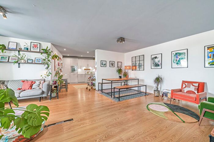 3 Bedroom Flat For Sale In Rotherhithe New Road, London, SE16