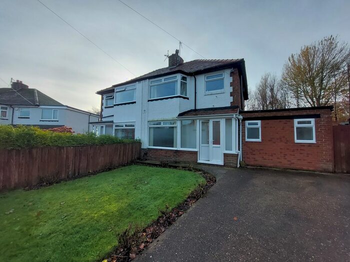 4 Bedroom Semi-Detached House To Rent In Newlands Park Crescent, Scarborough, YO12