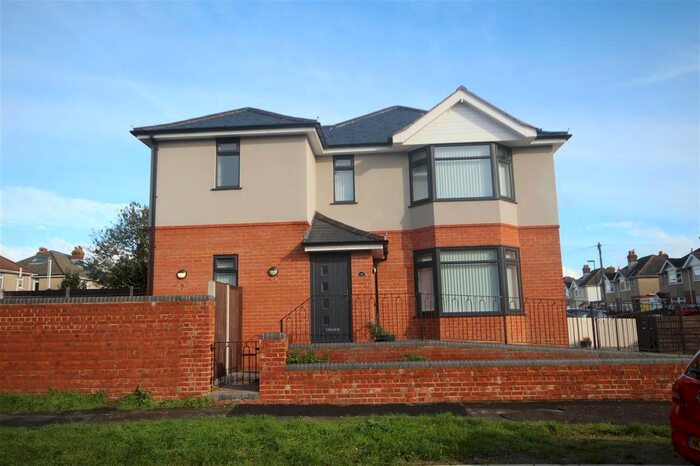 2 Bedroom Detached House To Rent In Link Road, Southampton, SO16