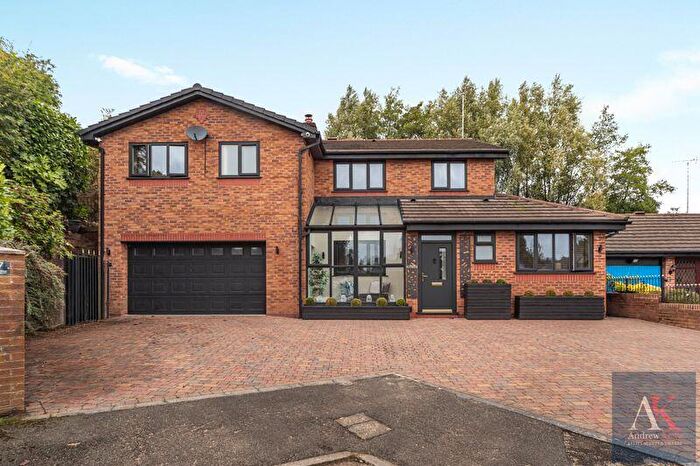 6 Bedroom Detached House For Sale In Bowlers Walk, Rochdale, OL12