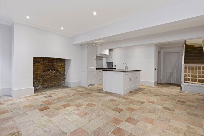1 Bedroom Flat To Rent In Doughty Street, London, WC1N