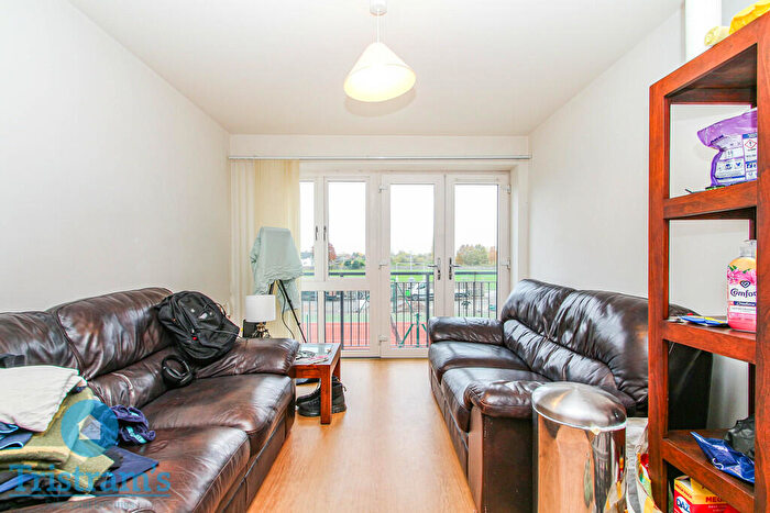 2 Bedroom Apartment To Rent In Flat, Park View Court, West Bridgford, NG2